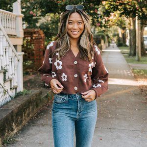 ✨Spring S A L E✨Daisy print cardigan sweater